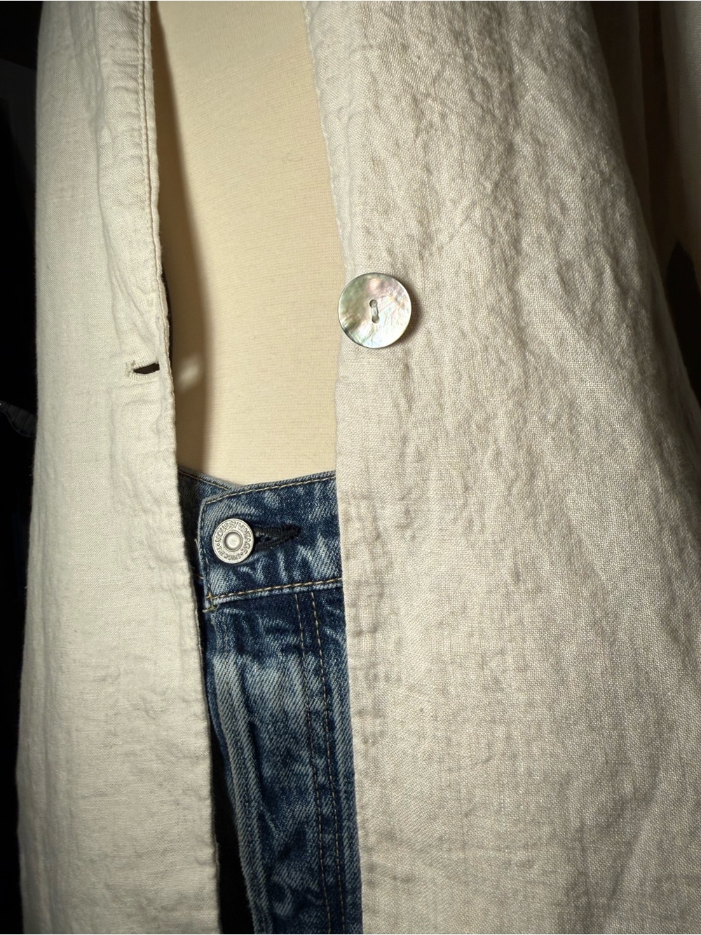 Women’s Lightweight Natural Linen Jacket with Mother of Pearl Buttons - Picture 4 of 11